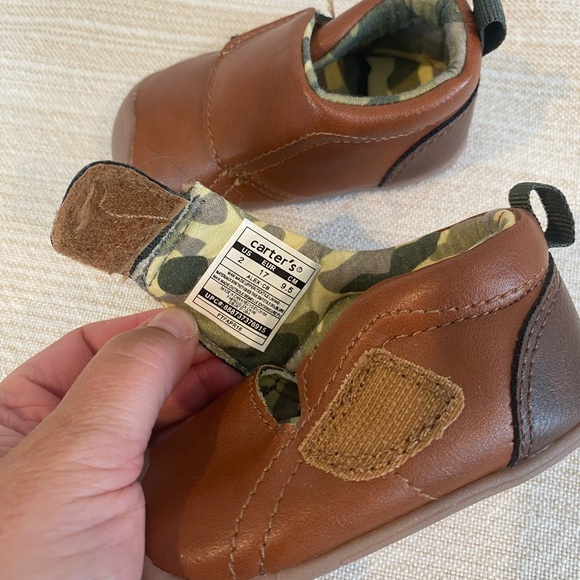 Carter’s Alex toddler shoe with velcro - Picture 2 of 3